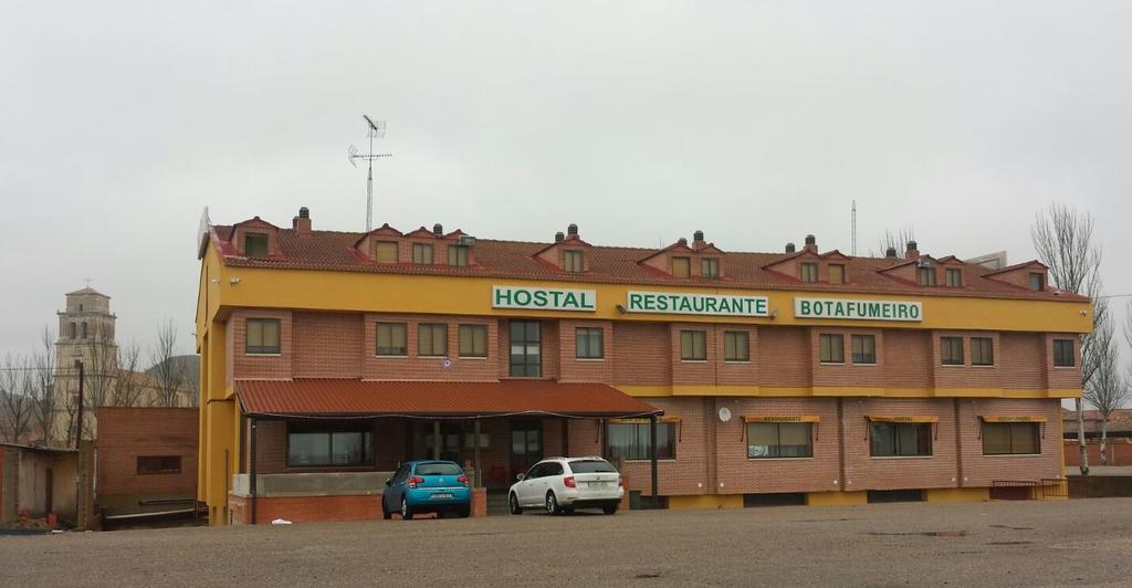 Hostal Botafumeiro Mota del Marqués Εξωτερικό φωτογραφία